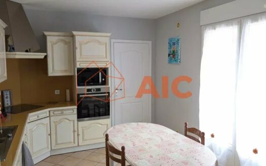 ARTHES MAISON T4 DE PLAIN PIED SUR 982M²  DE TERRAIN