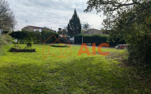 Castenau de Lévis Terrain de 1630m² constructible